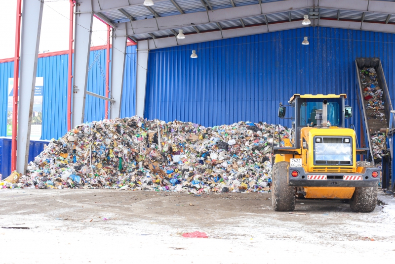 В выходные дни на улицы Саратова выйдет максимальное количество мусоровывозящей техники