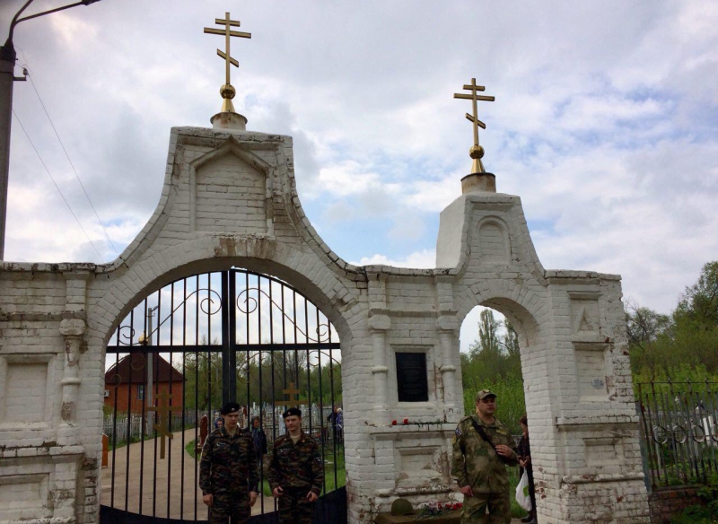 Панков проверил состояние балаковского кладбища после жалоб на замусоренность