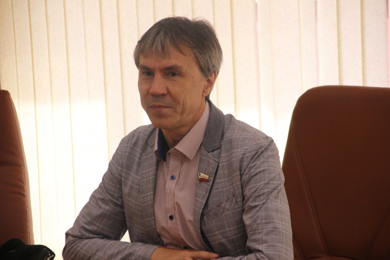 Учащиеся платных школ и колледжей могут получить право на социальные проездные