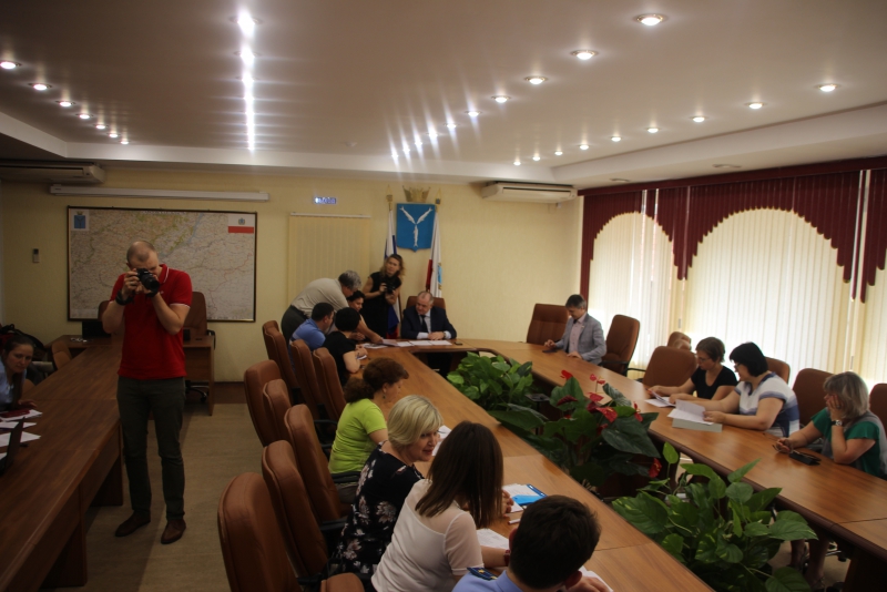 Учащиеся платных школ и колледжей могут получить право на социальные проездные