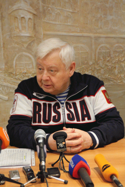 Олег Табаков положился на следствие в деле экс-руководителя ТЮЗа Райкова