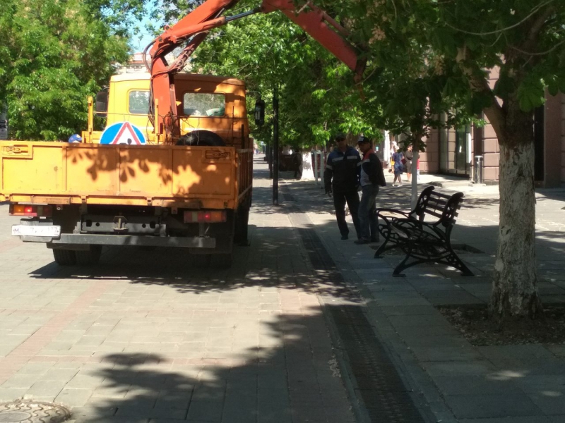 На проспект Кирова возвращают лавочки