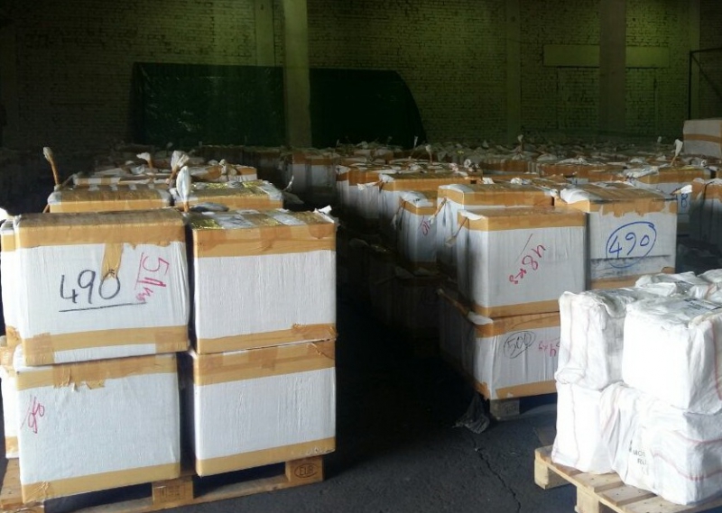 Таможенники изъяли крупную партию поддельных духов