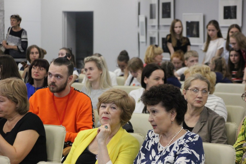 Новым президентом «Саратовских страданий» стал режиссер Николай Досталь
