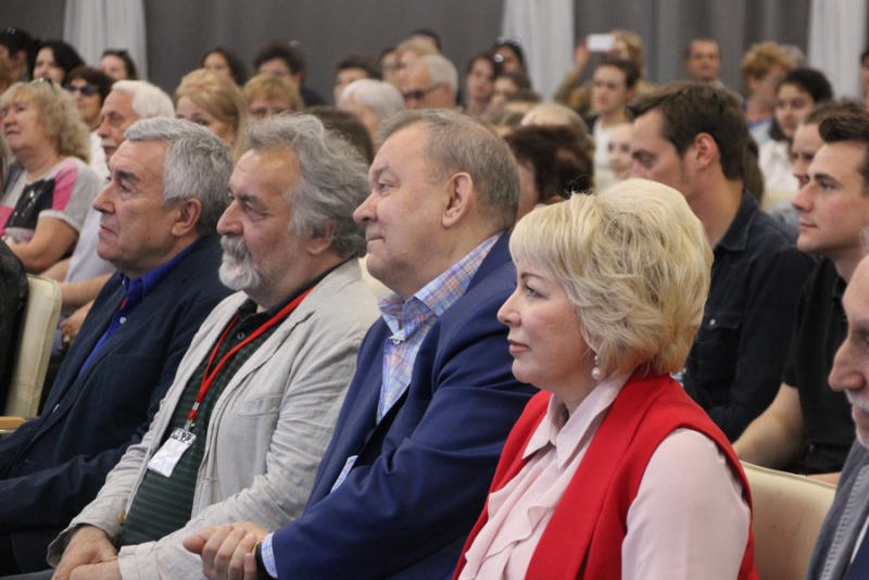 Новым президентом «Саратовских страданий» стал режиссер Николай Досталь