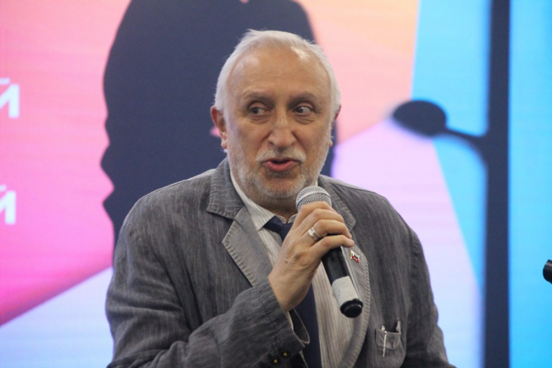 Новым президентом «Саратовских страданий» стал режиссер Николай Досталь