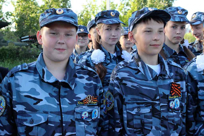 В Саратове проходит слет «Юный друг полиции» с участием тысячи школьников