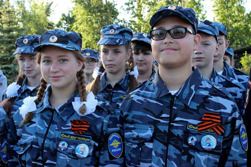 В Саратове проходит слет «Юный друг полиции» с участием тысячи школьников