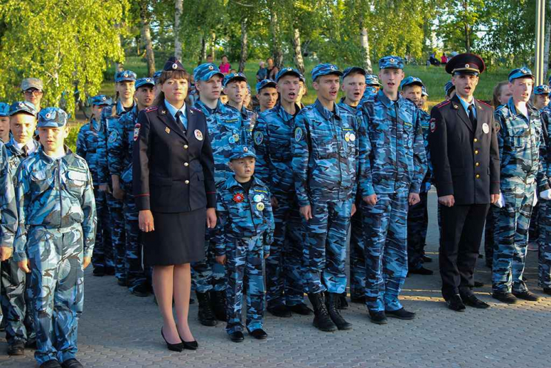 В Саратове проходит слет «Юный друг полиции» с участием тысячи школьников