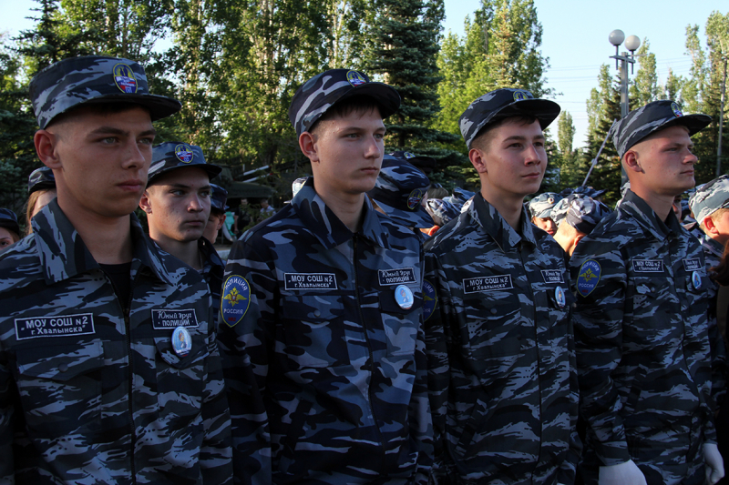 В Саратове проходит слет «Юный друг полиции» с участием тысячи школьников