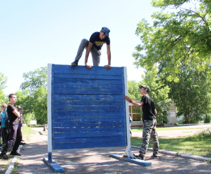 В Саратове проходит слет «Юный друг полиции» с участием тысячи школьников