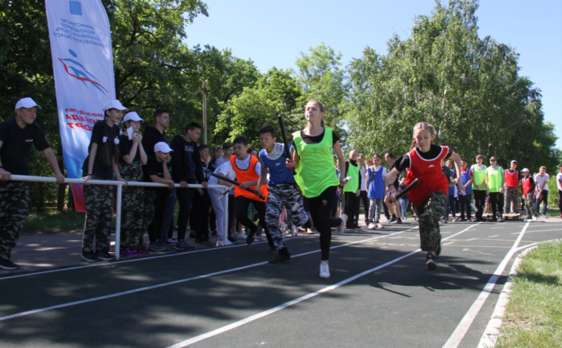 В Саратове проходит слет «Юный друг полиции» с участием тысячи школьников