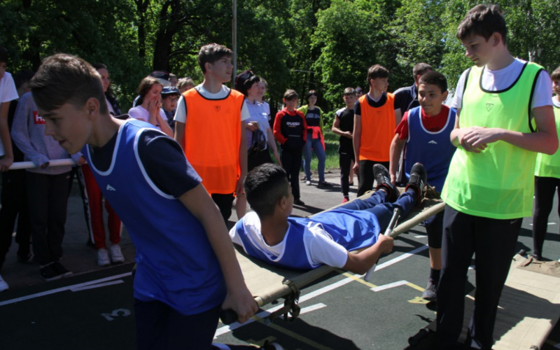 В Саратове проходит слет «Юный друг полиции» с участием тысячи школьников