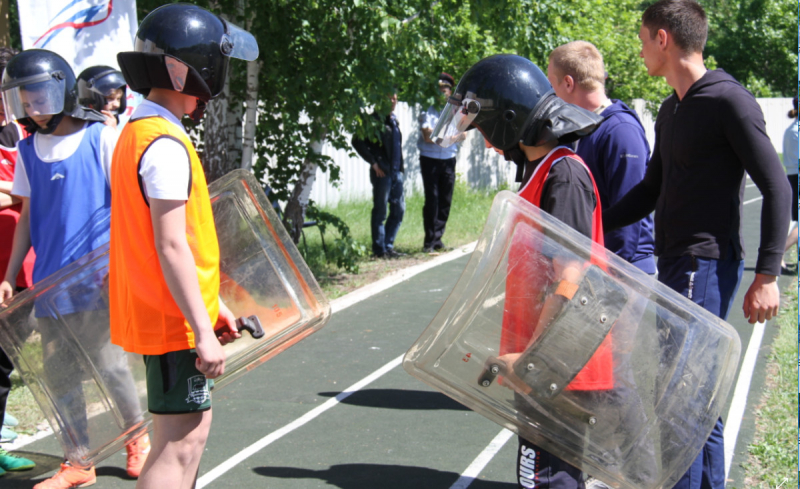 В Саратове проходит слет «Юный друг полиции» с участием тысячи школьников