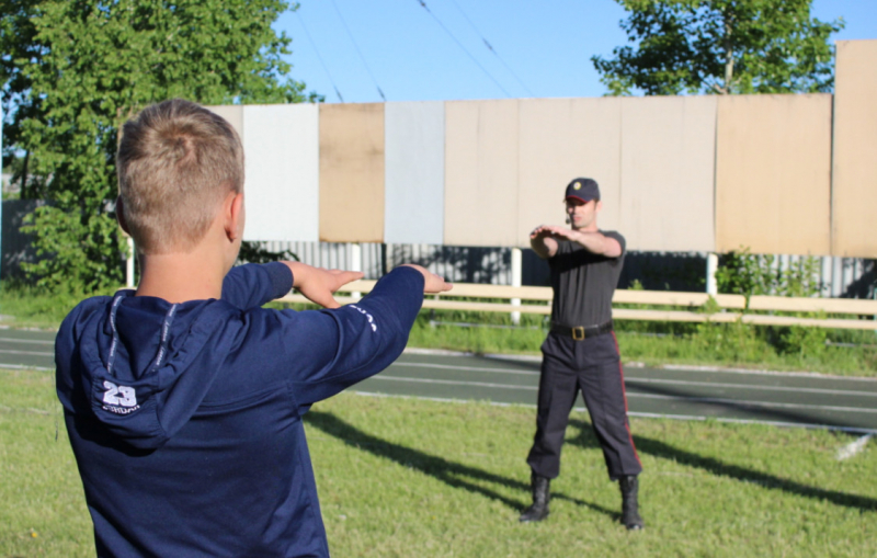В Саратове проходит слет «Юный друг полиции» с участием тысячи школьников