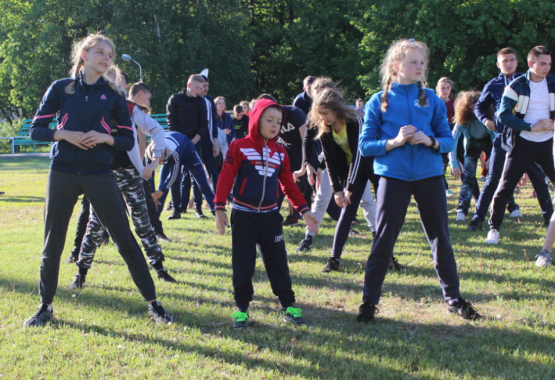 В Саратове проходит слет «Юный друг полиции» с участием тысячи школьников