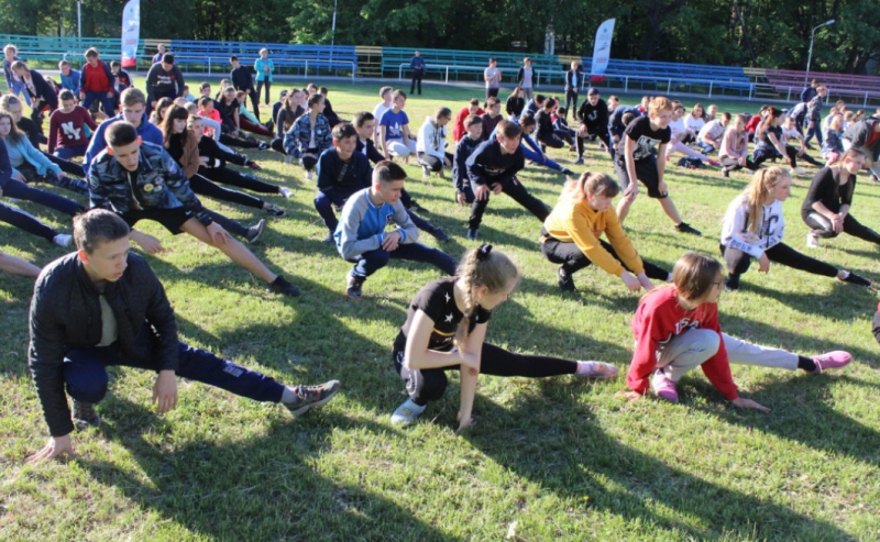 В Саратове проходит слет «Юный друг полиции» с участием тысячи школьников