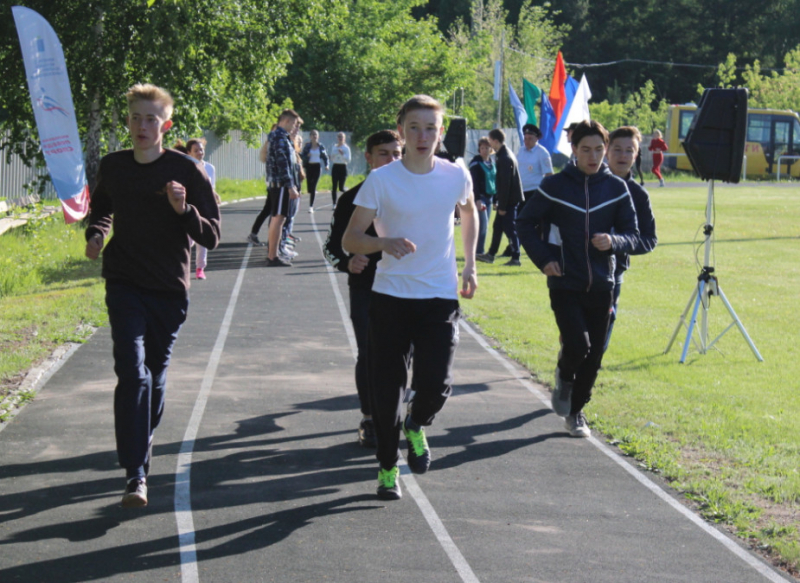 В Саратове проходит слет «Юный друг полиции» с участием тысячи школьников