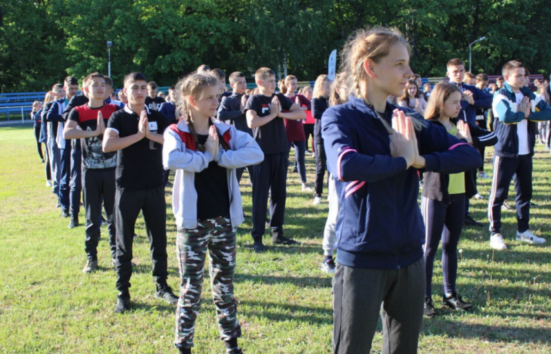 В Саратове проходит слет «Юный друг полиции» с участием тысячи школьников