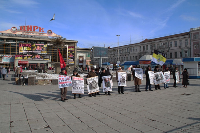 Националисты и антифашисты провели пикеты в поддержку политзаключенных