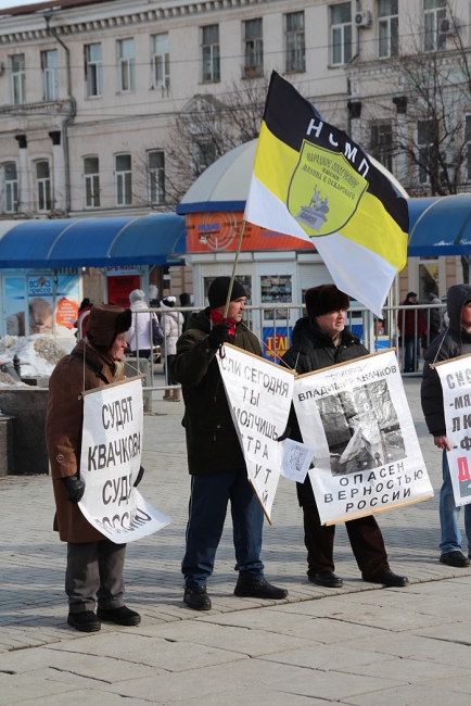 Националисты и антифашисты провели пикеты в поддержку политзаключенных