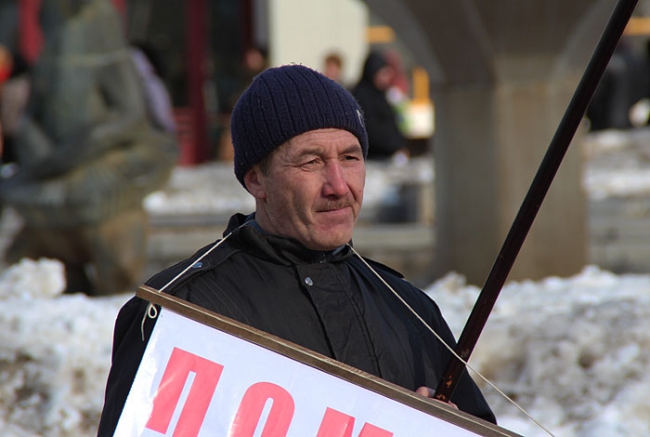Националисты и антифашисты провели пикеты в поддержку политзаключенных