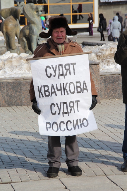 Националисты и антифашисты провели пикеты в поддержку политзаключенных