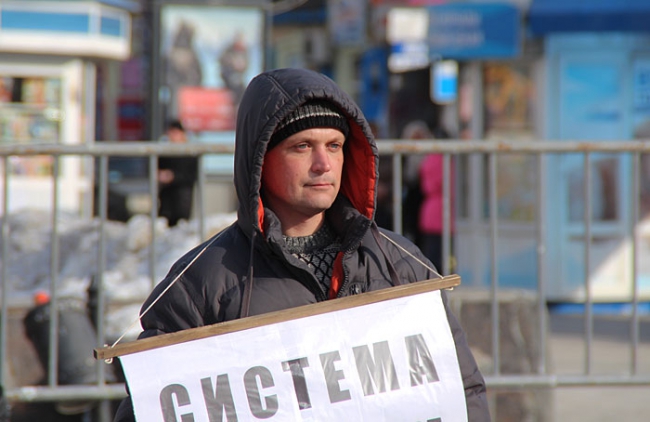 Националисты и антифашисты провели пикеты в поддержку политзаключенных