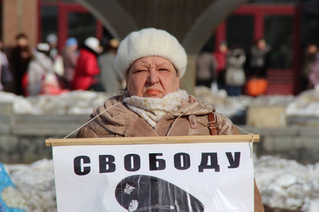 Националисты и антифашисты провели пикеты в поддержку политзаключенных