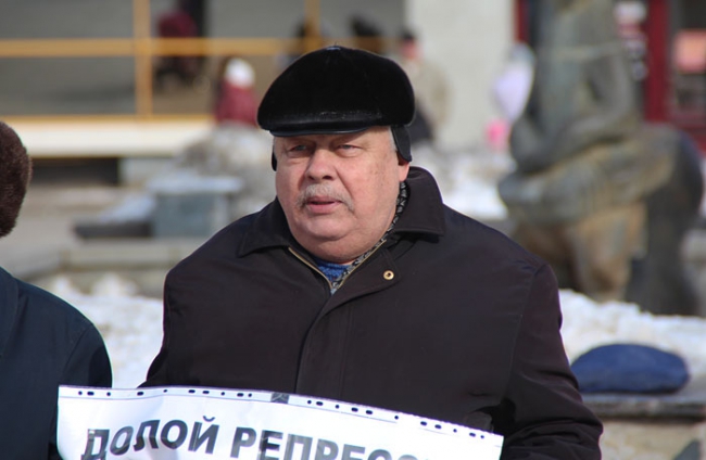 Националисты и антифашисты провели пикеты в поддержку политзаключенных