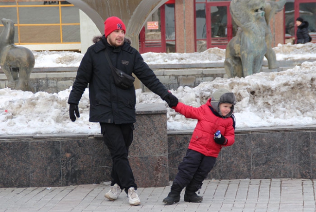 Националисты и антифашисты провели пикеты в поддержку политзаключенных