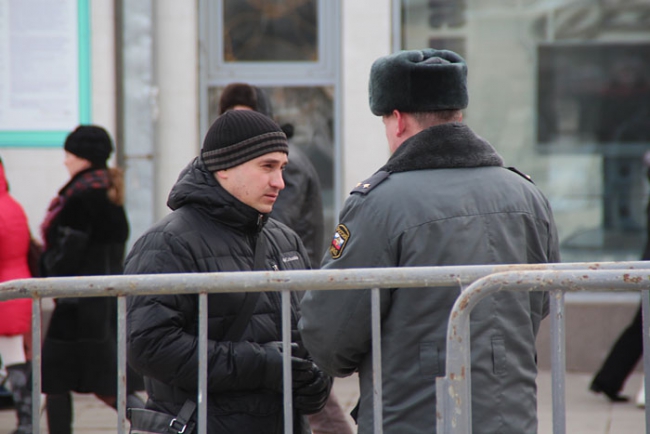 Националисты и антифашисты провели пикеты в поддержку политзаключенных