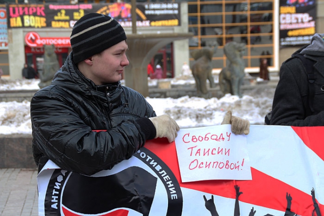 Националисты и антифашисты провели пикеты в поддержку политзаключенных