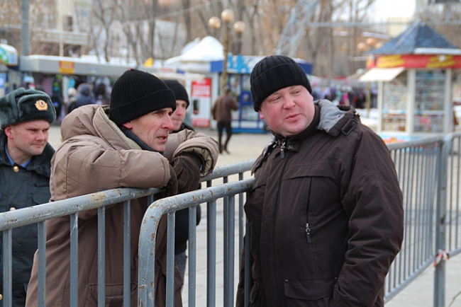 Националисты и антифашисты провели пикеты в поддержку политзаключенных