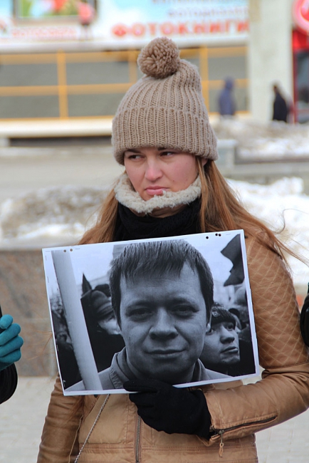 Националисты и антифашисты провели пикеты в поддержку политзаключенных