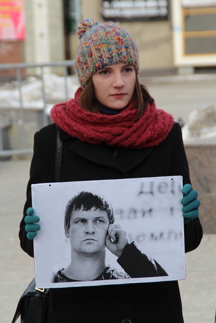 Националисты и антифашисты провели пикеты в поддержку политзаключенных