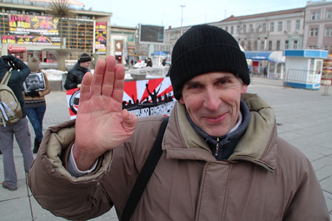 Националисты и антифашисты провели пикеты в поддержку политзаключенных