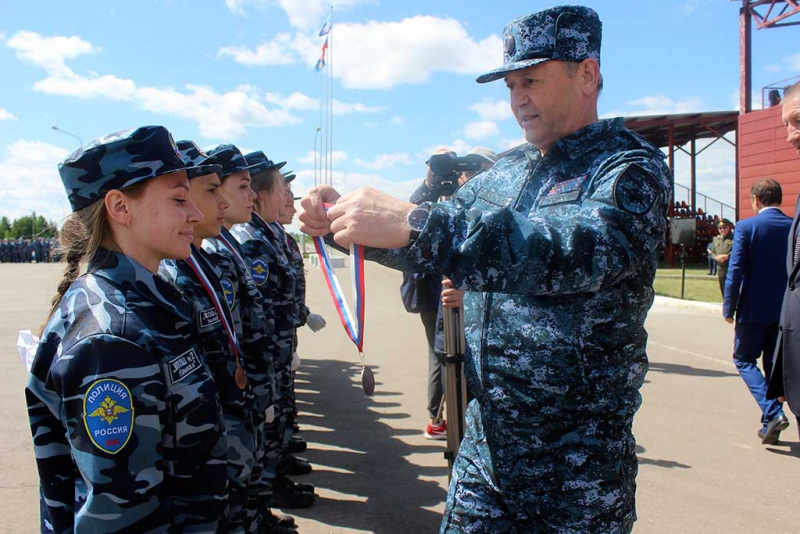 Саратовский слет «Юный друг полиции» завершили на военном полигоне