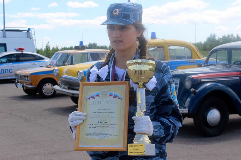 Саратовский слет «Юный друг полиции» завершили на военном полигоне