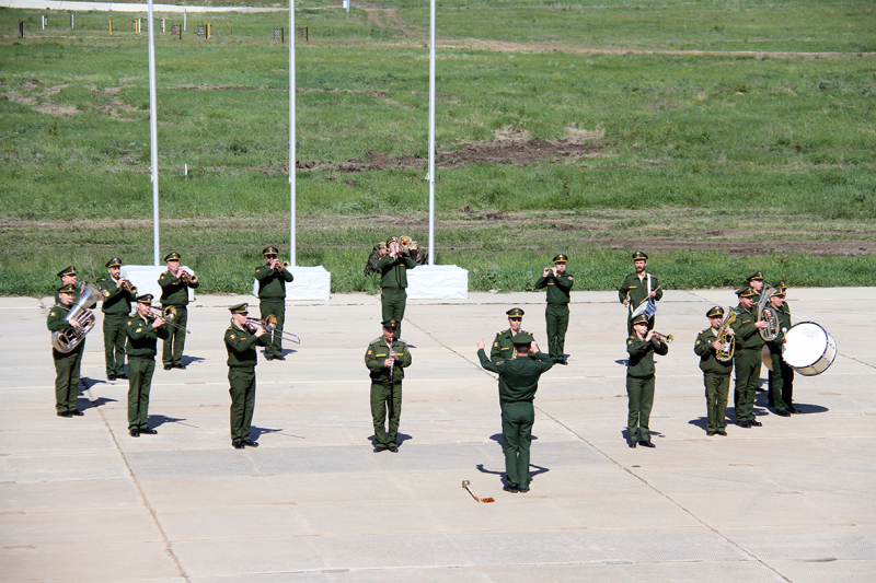Саратовский слет «Юный друг полиции» завершили на военном полигоне