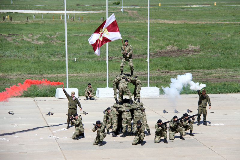 Саратовский слет «Юный друг полиции» завершили на военном полигоне