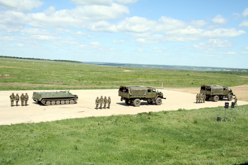 Саратовский слет «Юный друг полиции» завершили на военном полигоне