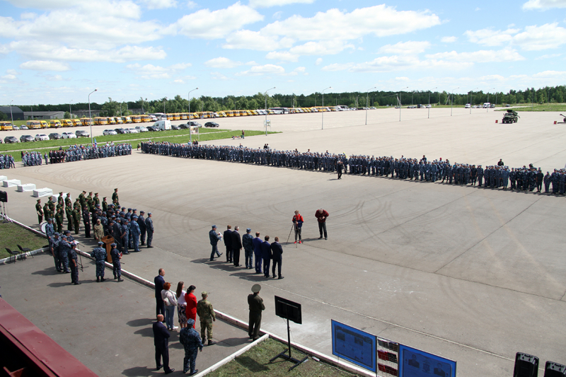 Саратовский слет «Юный друг полиции» завершили на военном полигоне