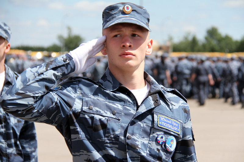 Саратовский слет «Юный друг полиции» завершили на военном полигоне