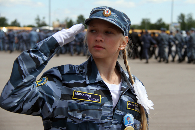Саратовский слет «Юный друг полиции» завершили на военном полигоне