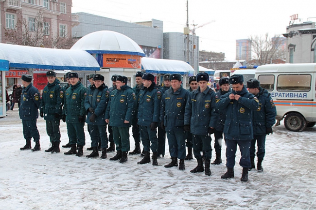 Директор цирка Кузьмин недоволен убедительностью своего кассира при «пожаре»