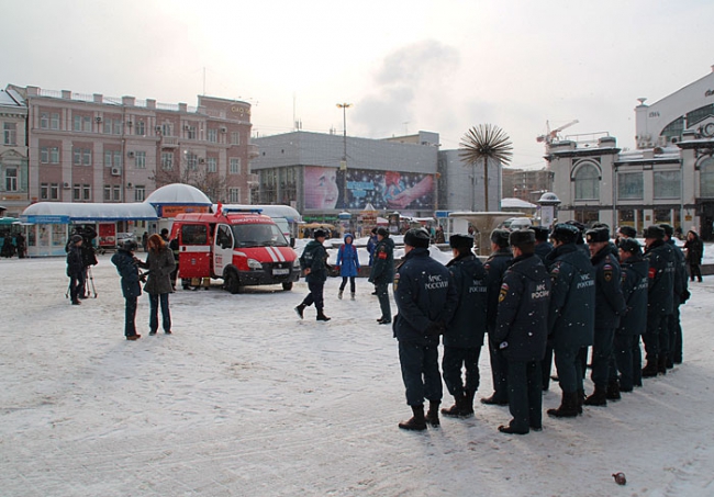 Директор цирка Кузьмин недоволен убедительностью своего кассира при «пожаре»