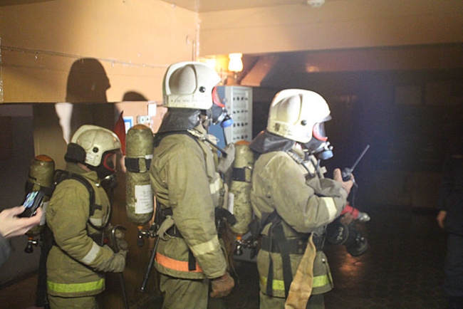 Директор цирка Кузьмин недоволен убедительностью своего кассира при «пожаре»