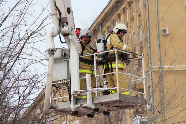 Директор цирка Кузьмин недоволен убедительностью своего кассира при «пожаре»