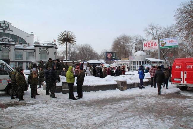 Директор цирка Кузьмин недоволен убедительностью своего кассира при «пожаре»